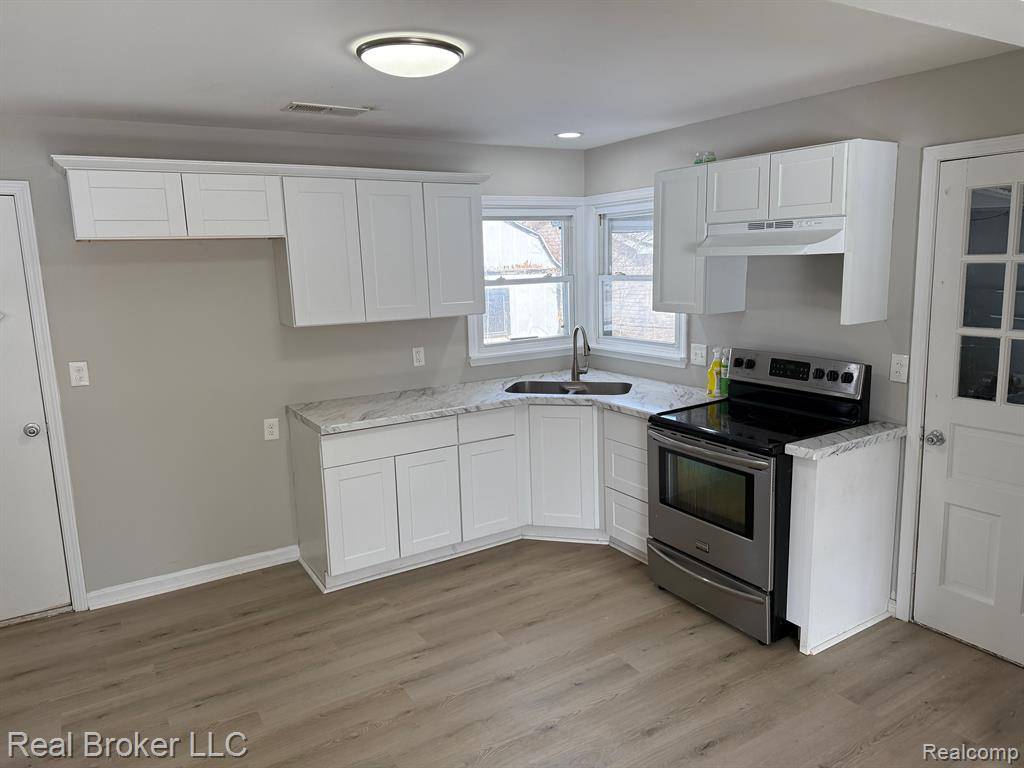 Flint Twp, MI 48507,2436 BETTY Lane