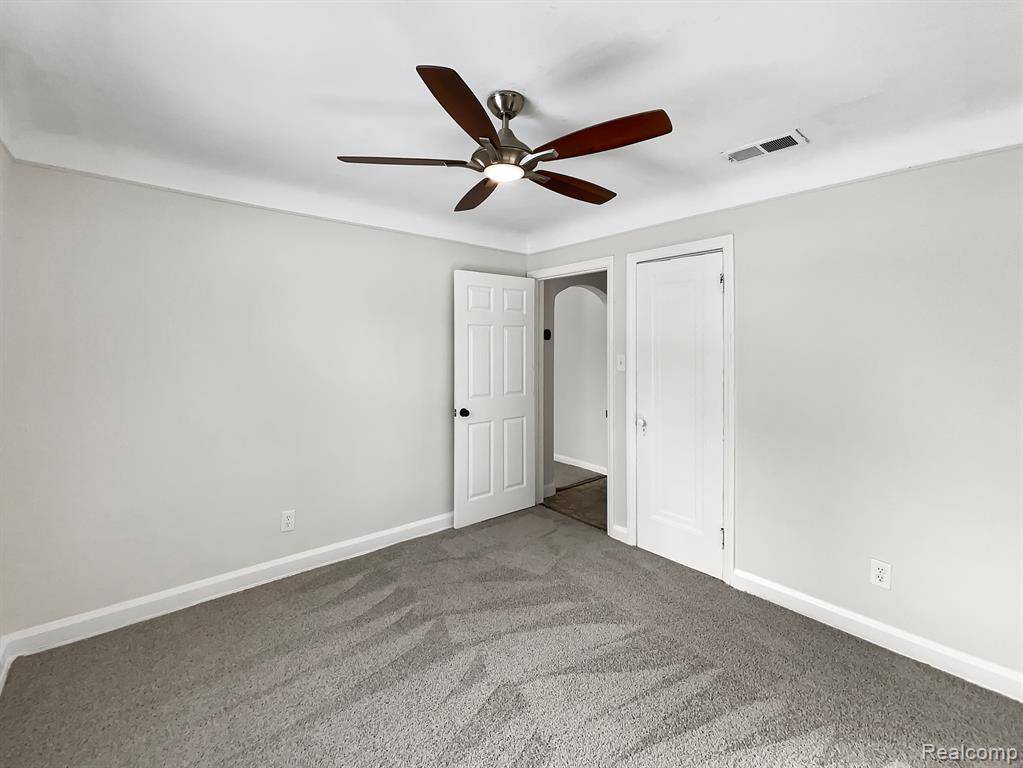 Hazel Park, MI 48030,23432 CAYUGA Avenue