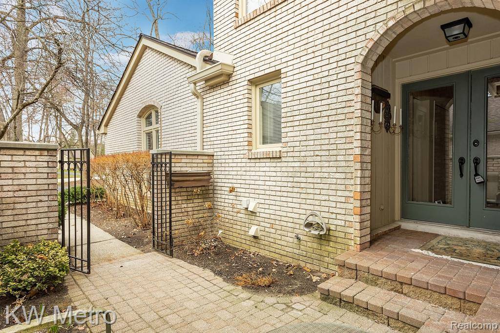 Bloomfield Twp, MI 48304,1218 S TIMBERVIEW Trail