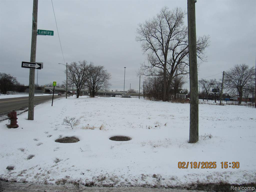 Detroit, MI 48212,13108 DEQUINDRE Street