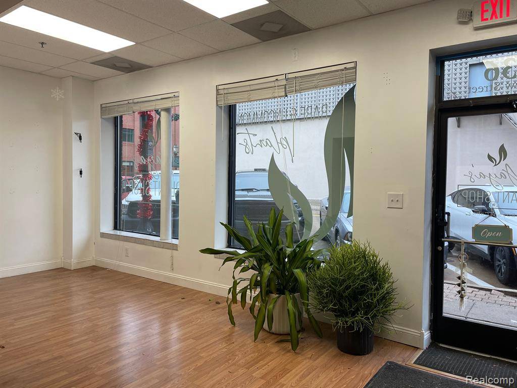 Mt. Clemens, MI 48316,36  N New  Street N 103