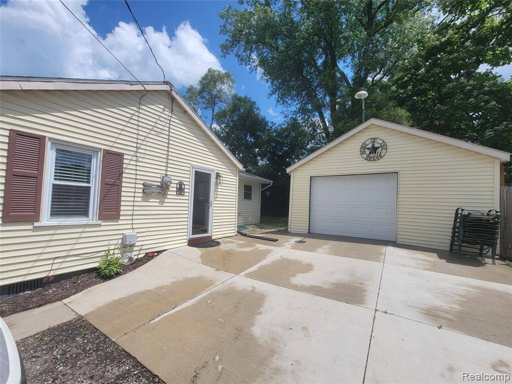 Flint Twp, MI 48532,1551 EBERLY Road