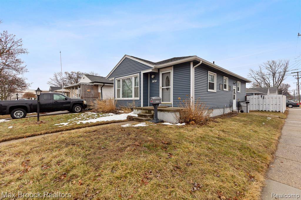 Hazel Park, MI 48030,904 E GARFIELD Avenue