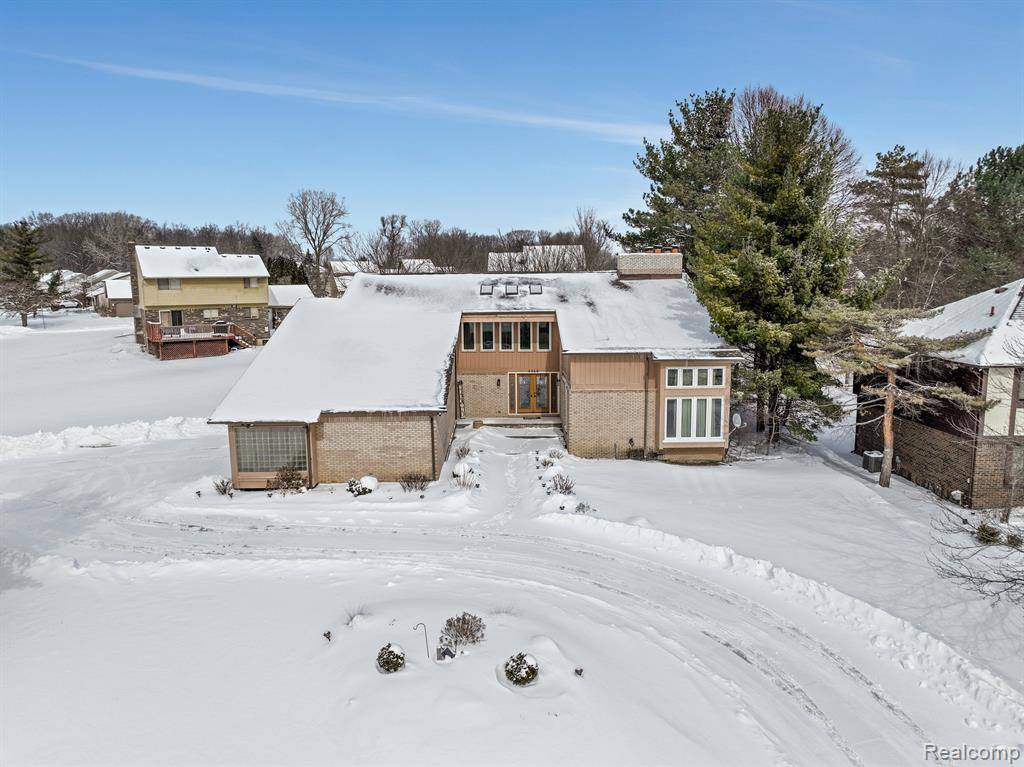 West Bloomfield Twp, MI 48322,6040 FAIRBROOK Drive