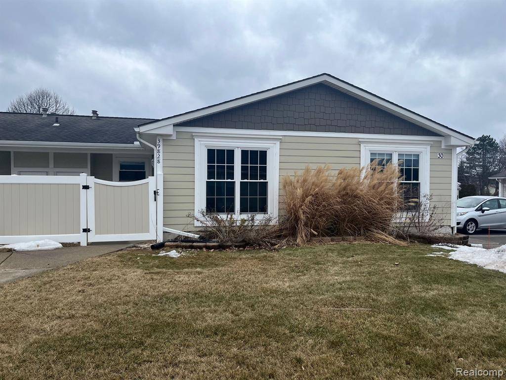 Novi, MI 48375,39828 VILLAGE WOOD Circle 30
