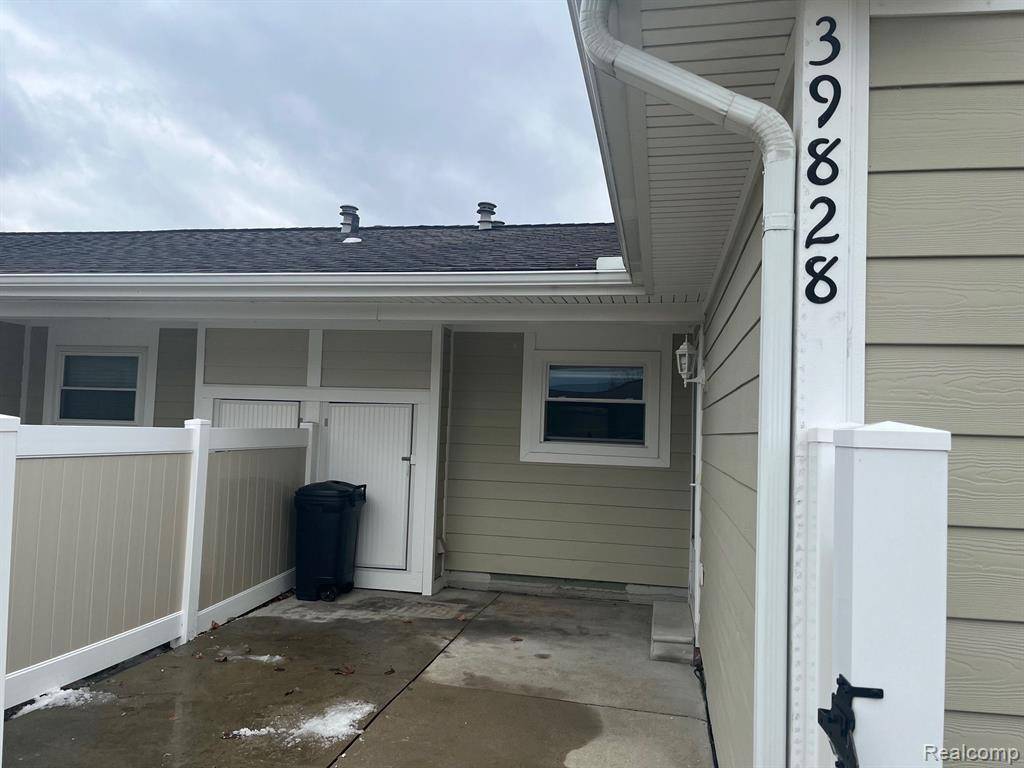 Novi, MI 48375,39828 VILLAGE WOOD Circle 30