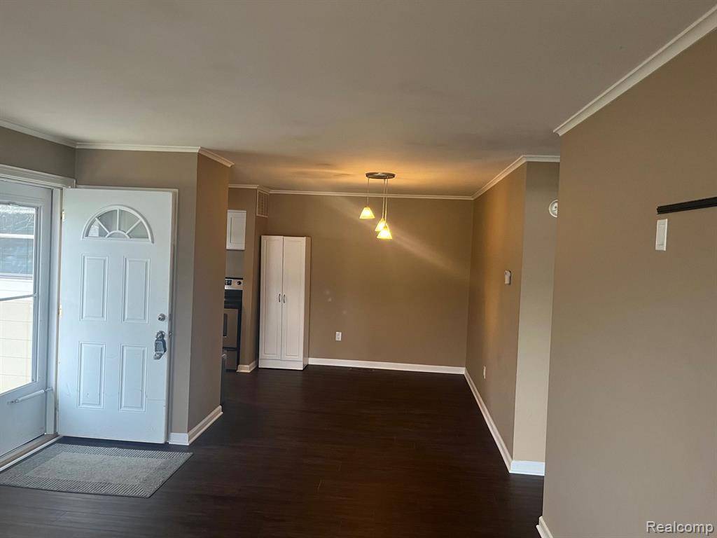 Novi, MI 48375,39828 VILLAGE WOOD Circle 30