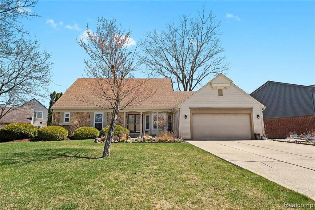 Farmington Hills, MI 48336,27585 BRIDLE HILLS Drive