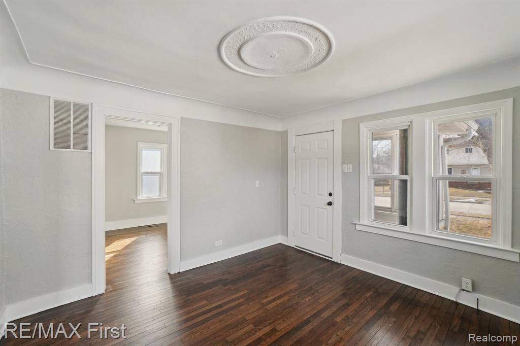 Madison Heights, MI 48071,27320 GROVELAND Street