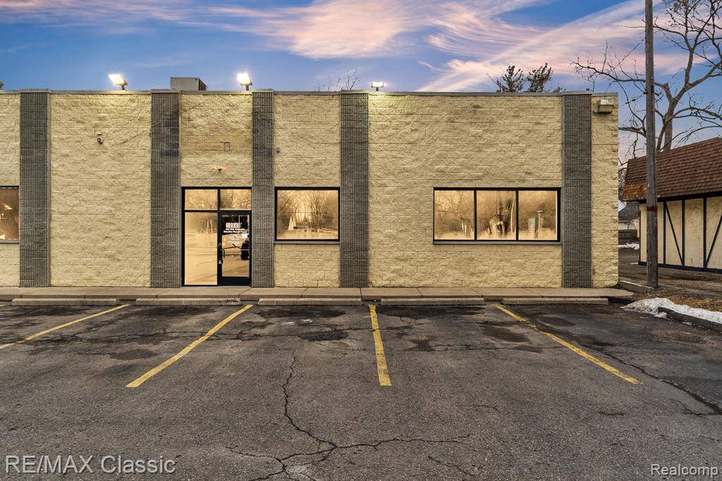 Oak Park, MI 48237,10840 W 9 MILE Road