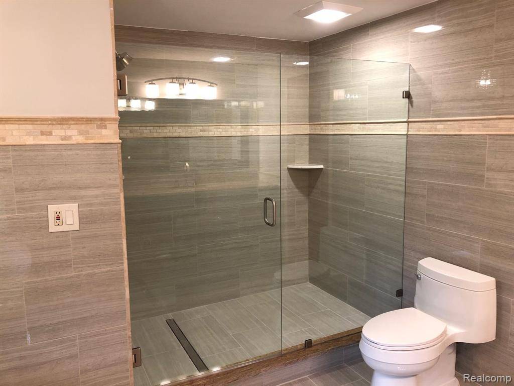 West Bloomfield Twp, MI 48323,3118 BLOOMFIELD PARK Drive