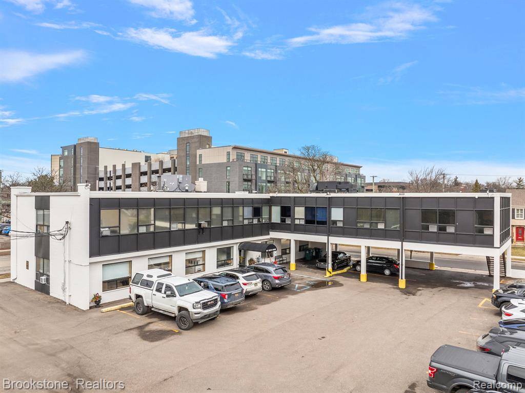 Birmingham, MI 48009,801 S ADAMS Road