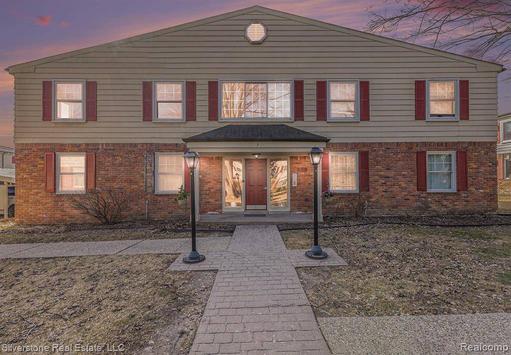 Clawson, MI 48017,793 W MAPLE Road