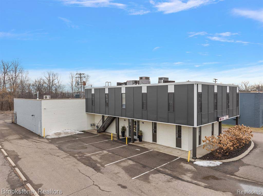 Troy, MI 48083,1216 COMBERMERE Drive