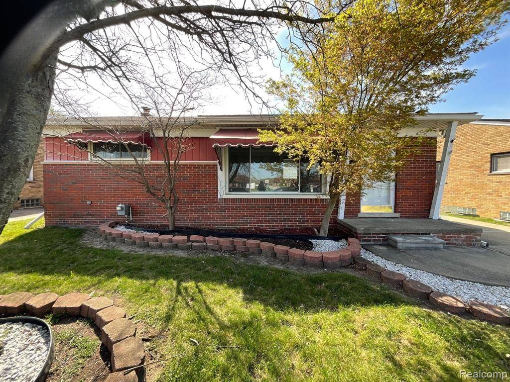 Eastpointe, MI 48021,21849 WILMOT Avenue