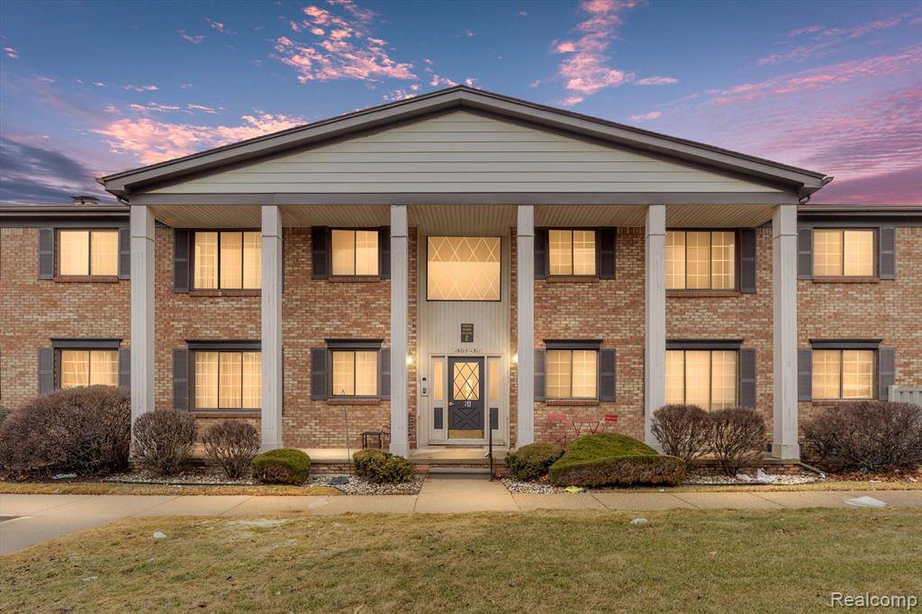 St. Clair Shores, MI 48080,19729 RIDGEMONT Street 31