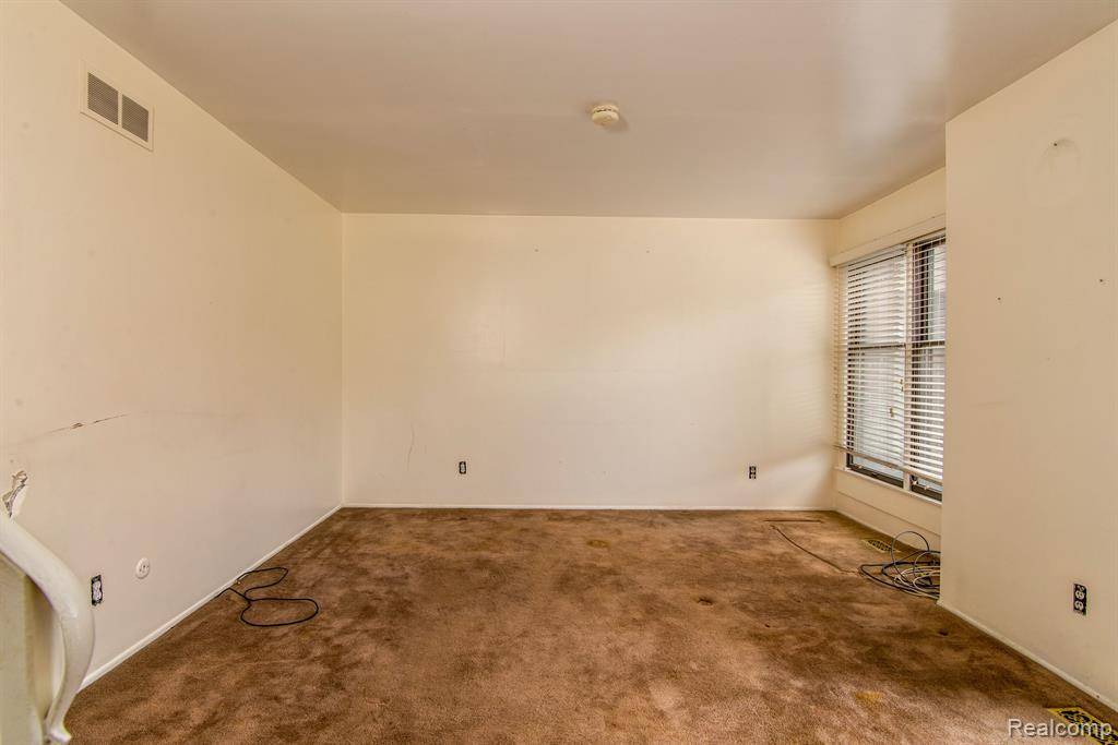 Southfield, MI 48033,20949 SHERMAN Avenue