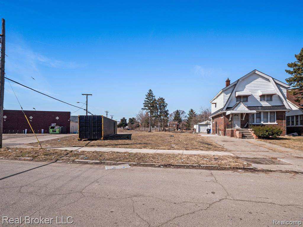 Detroit, MI 48205,17129 STRASBURG Street