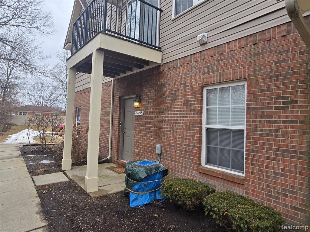 Brownstown Twp, MI 48183,27248 HIDDEN OAKS Drive