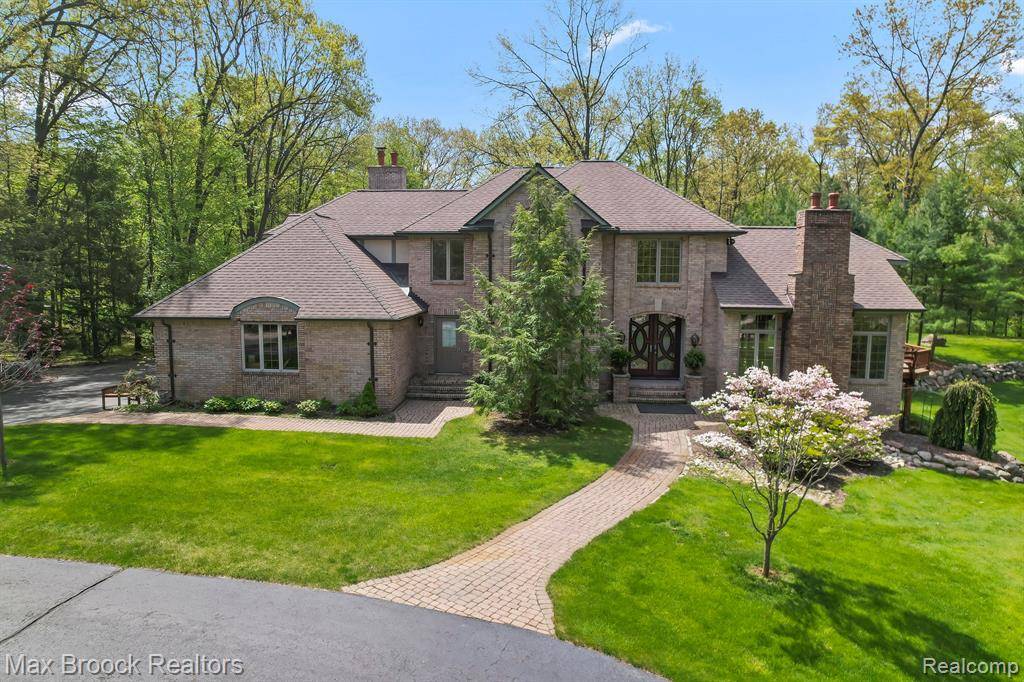 Milford Twp, MI 48381,561 VALLEY Drive