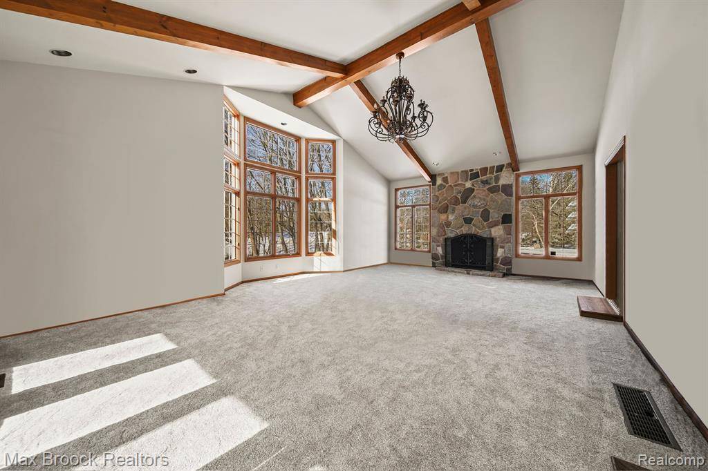 Milford Twp, MI 48381,561 VALLEY Drive