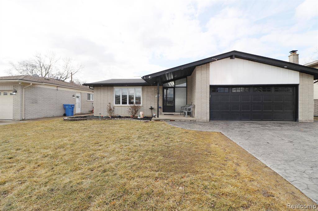 Dearborn Heights, MI 48127,693 CRONIN Drive
