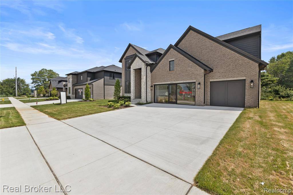 New Baltimore, MI 48047,35683 KILKENNY Drive