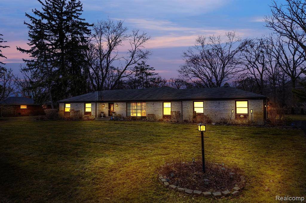 Southfield, MI 48034,28201 W KALONG Circle