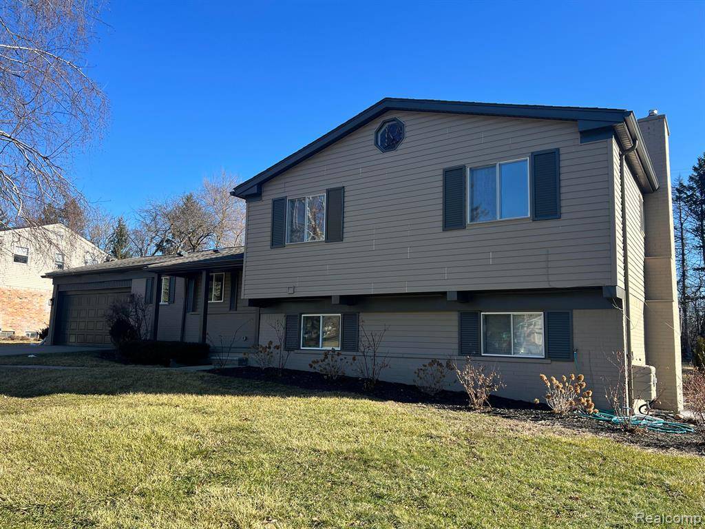 Bloomfield Twp, MI 48304,2615 DOUGLAS Drive