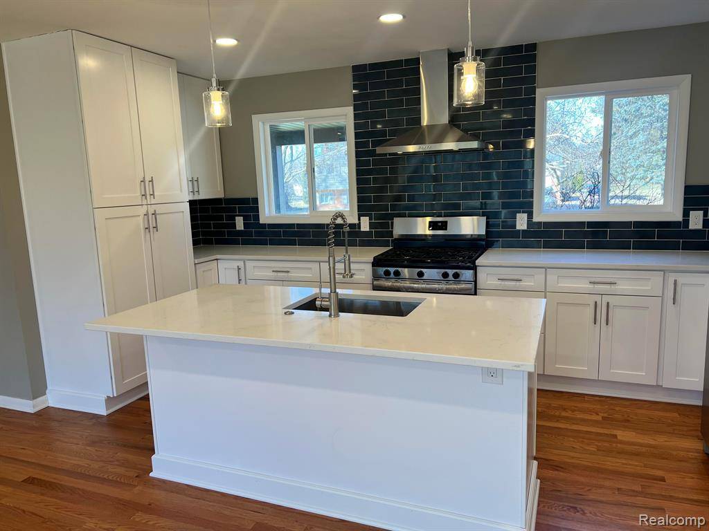 Bloomfield Twp, MI 48304,2615 DOUGLAS Drive