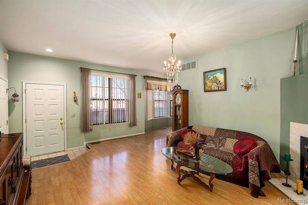West Bloomfield Twp, MI 48322,7388 BARRINGTON