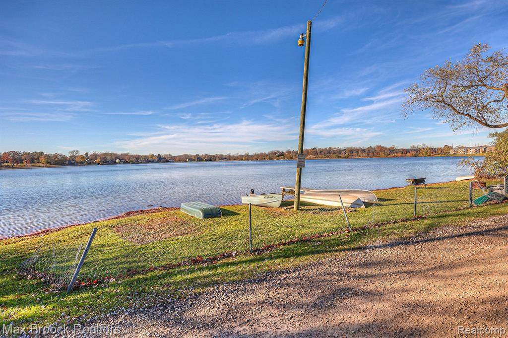 Bloomfield Twp, MI 48302,2171 Klingensmith