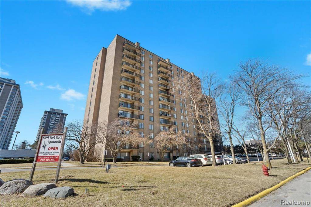 Southfield, MI 48075,16400 N PARK Drive 504