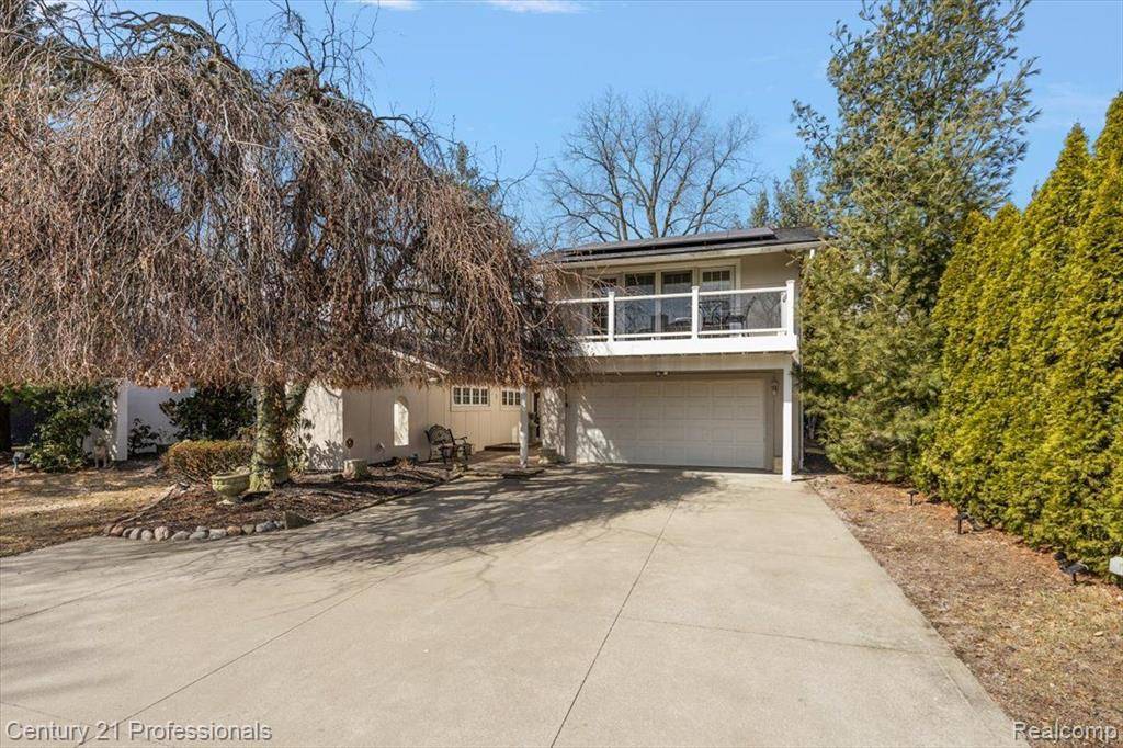 West Bloomfield Twp, MI 48324,2372 PINE LAKE Road