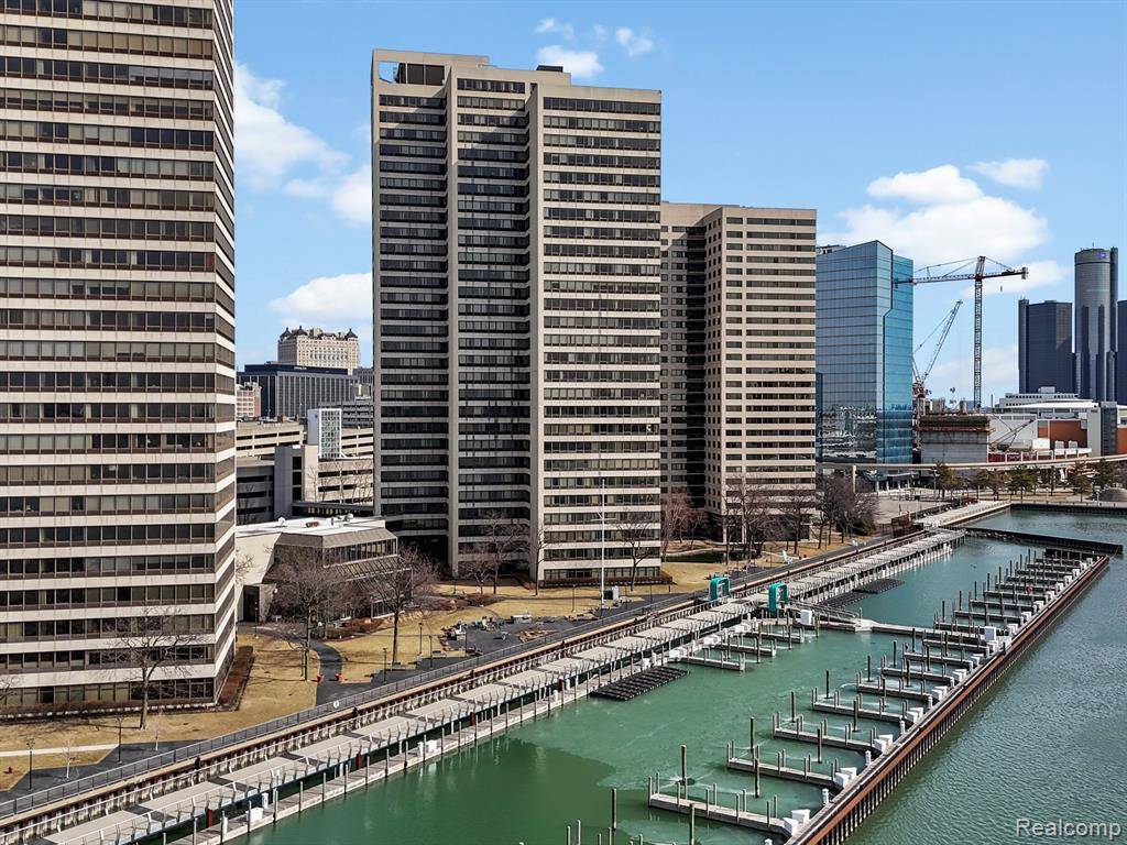 Detroit, MI 48226,300 Riverfront  Drive #9G