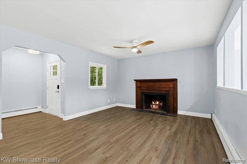 Milford Vlg, MI 48381,345 S HOUGHTON Street