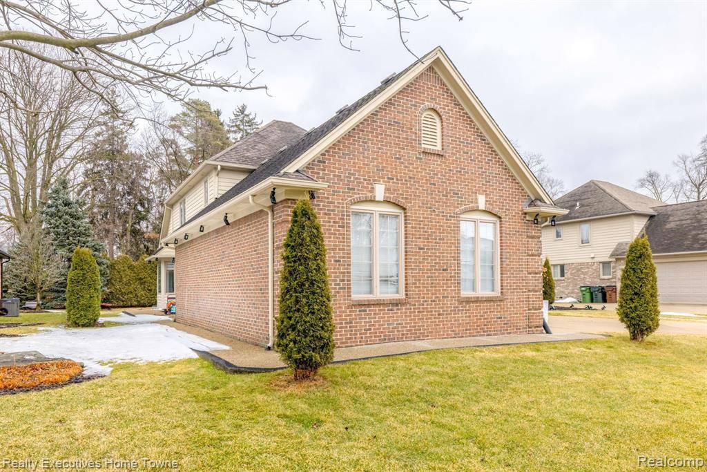 Shelby Twp, MI 48315,48896 KINGS Drive