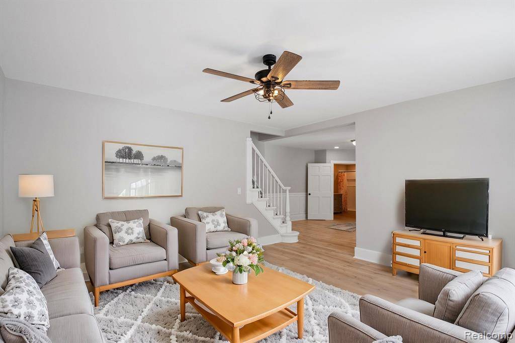 Milford Vlg, MI 48381,119 E WASHINGTON ST