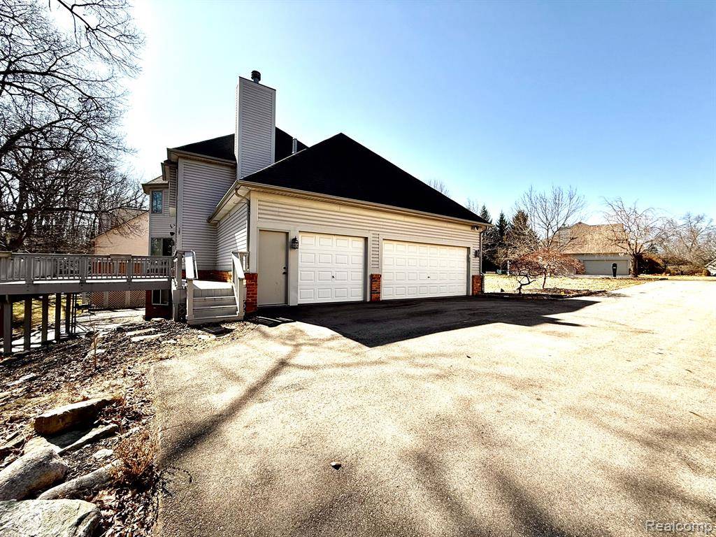 Commerce Twp, MI 48382,5440 BRIDGE Trail E