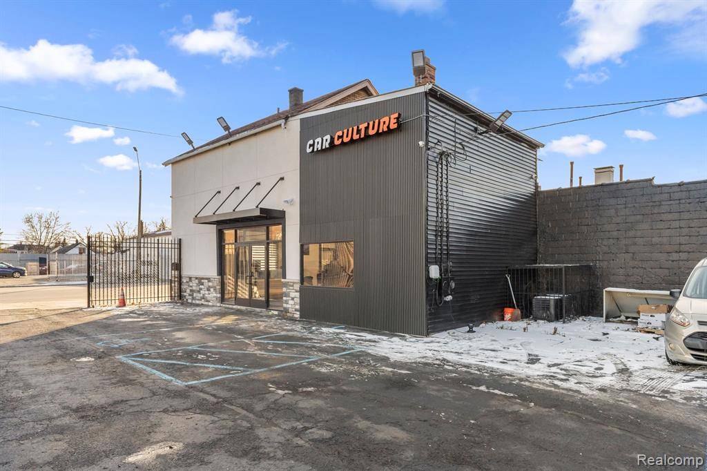 Detroit, MI 48228,19420 W WARREN Avenue