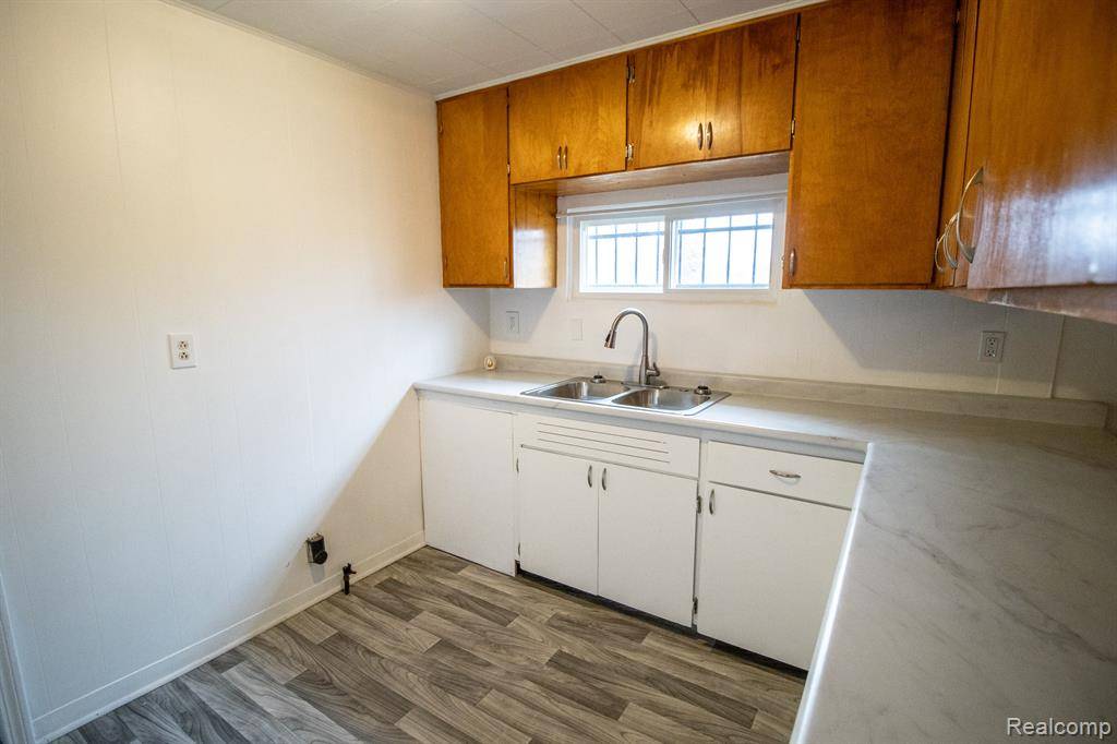 Flint, MI 48503,996 BARNEY Avenue