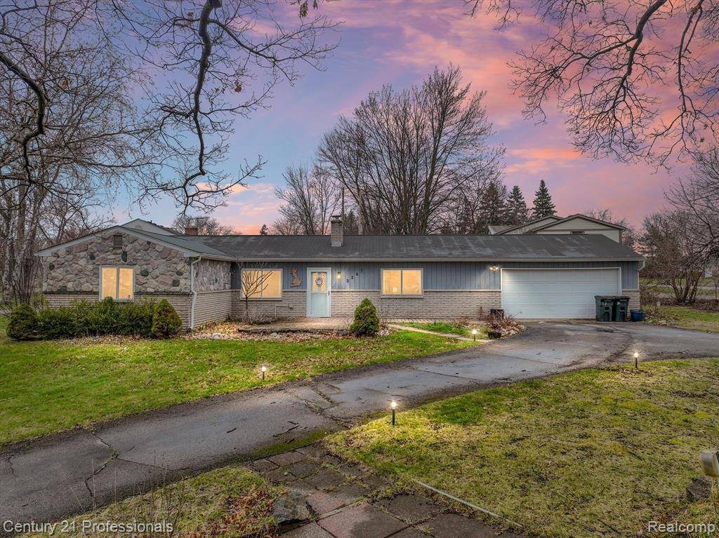 West Bloomfield Twp, MI 48324,2287 STRADER Drive