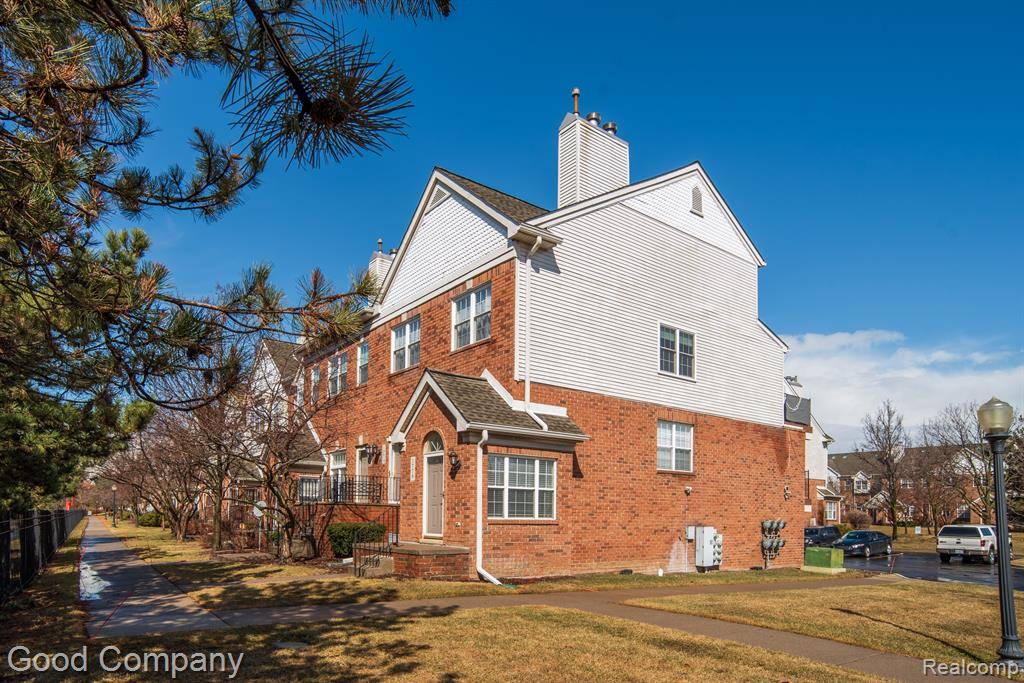 Detroit, MI 48207,1778 CAMPAU FARMS Circle 53-15