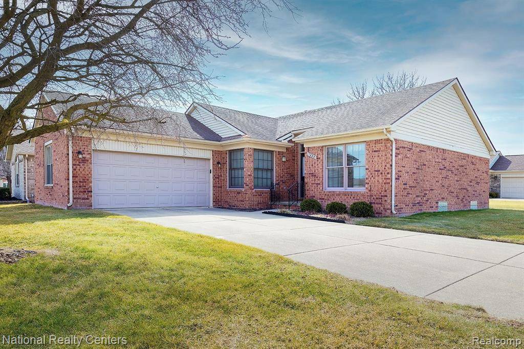 Macomb Twp, MI 48042,17888 REDWOOD Drive