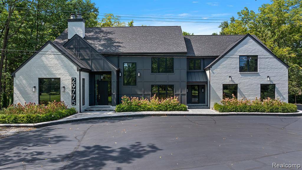 Bingham Farms Vlg, MI 48025,29775 BRISTOL Lane