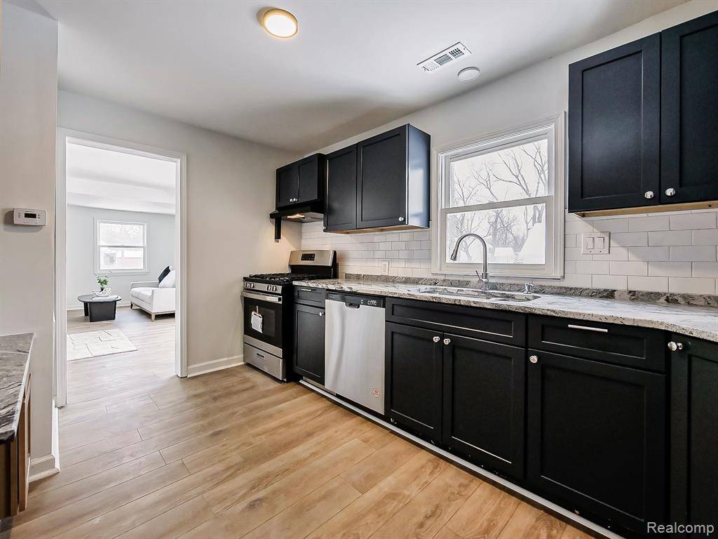 West Bloomfield Twp, MI 48324,6759 BUCKLAND Avenue