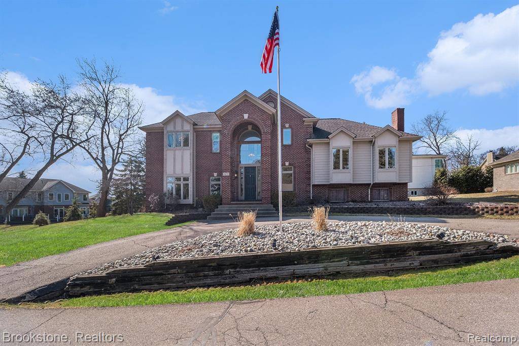 Orchard Lake Village, MI 48324,3878 SUNSET Boulevard