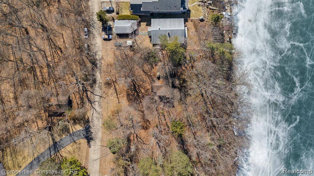 White Lake Twp, MI 48383,2455 RIDGE Road