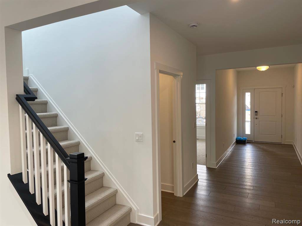 West Bloomfield Twp, MI 48322,7687 LARCHWOOD Drive