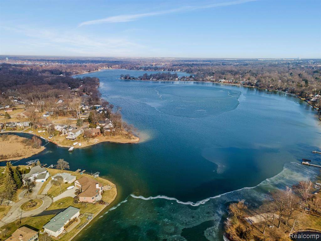 Waterford Twp, MI 48328,4645 CLAUDIA Drive